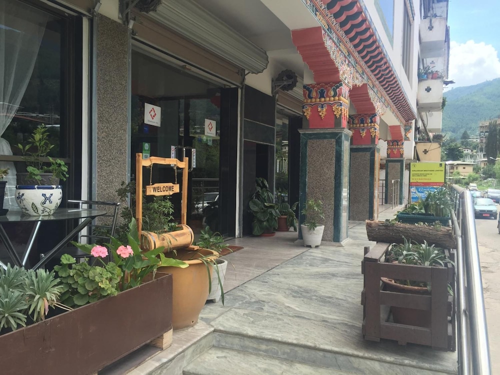 Khamsum Inn 3/47