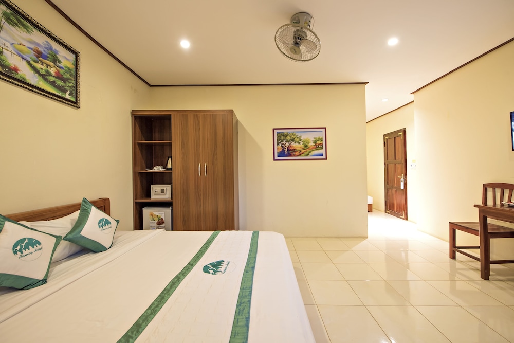 Annecy Hotel Vang Vieng 11/30