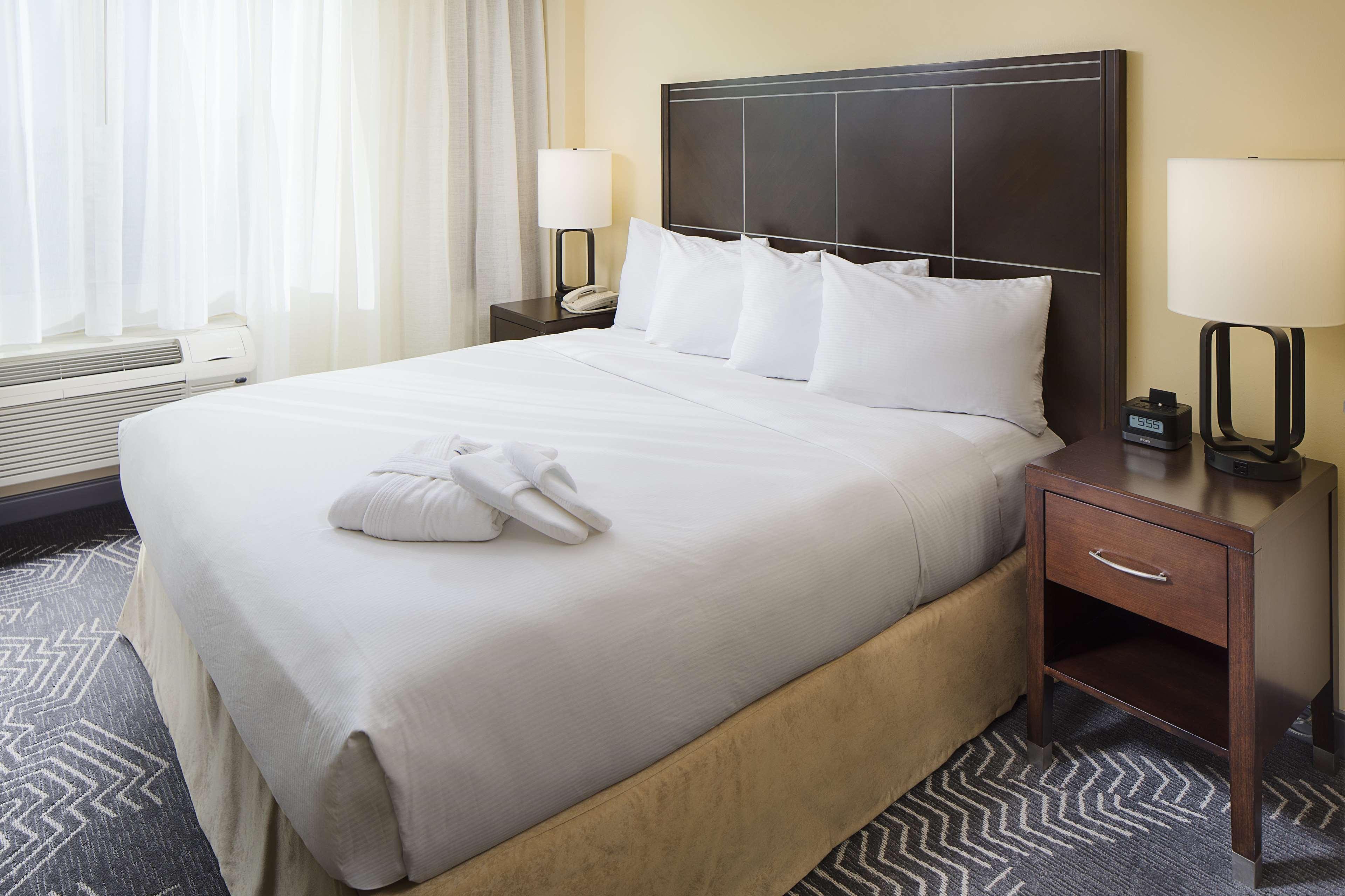 Room at DoubleTree by Hilton Los Angeles - Commerce, COMMERCE - CA