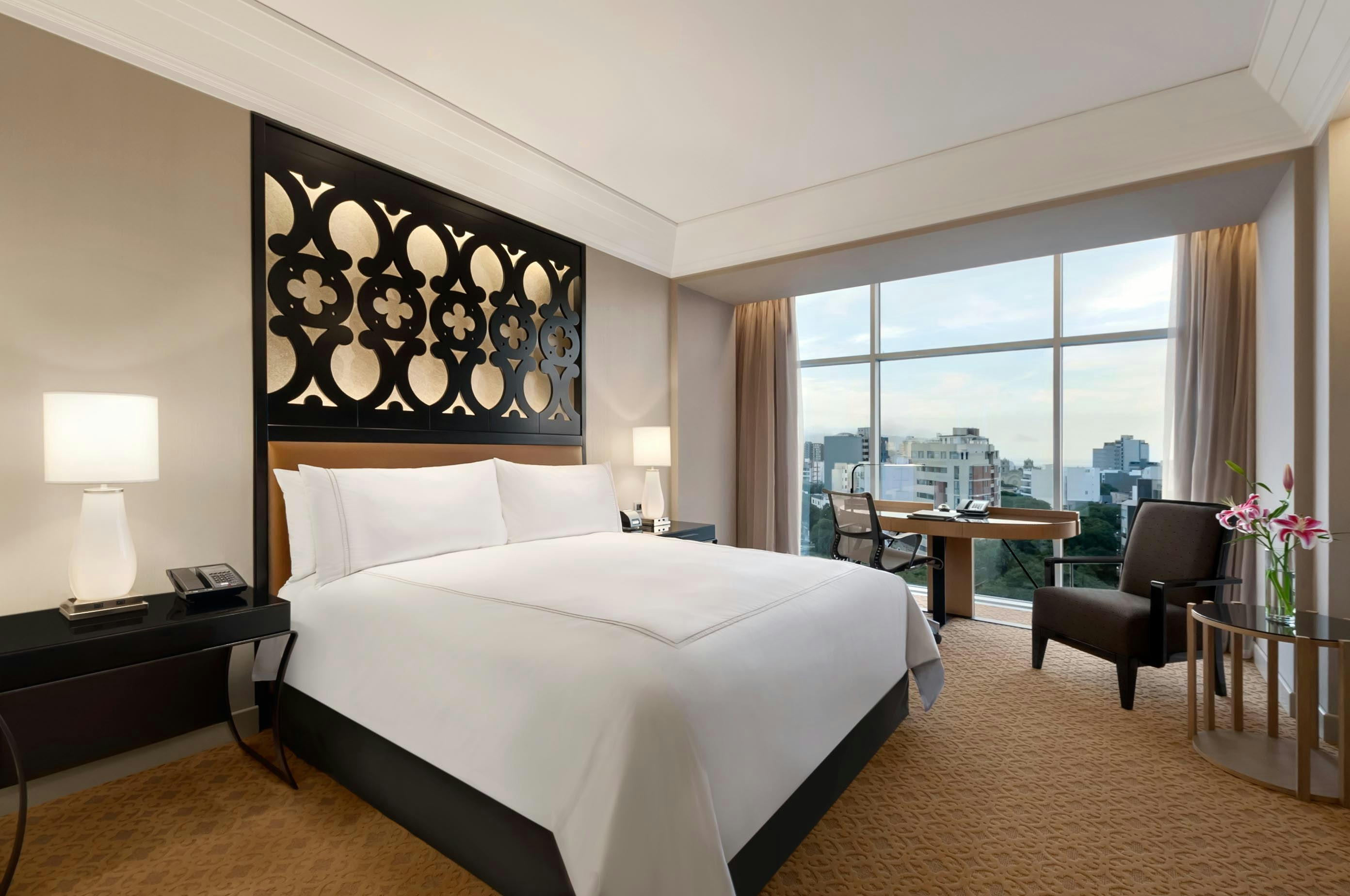 ROOM, KING BED