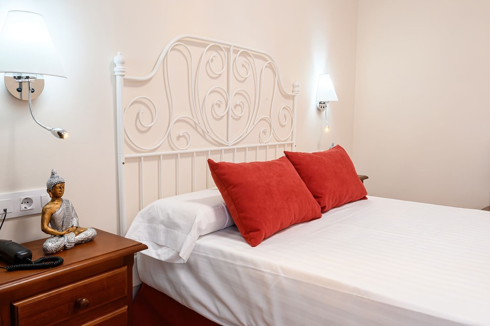 Hotel H28 Camas 14/24