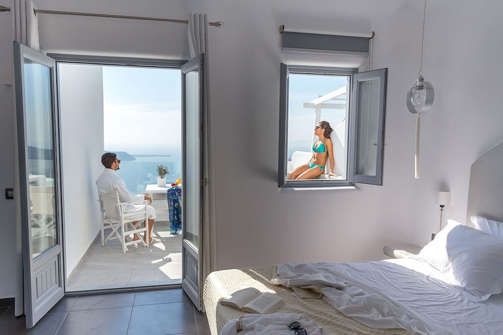 Unique Suites 8/50