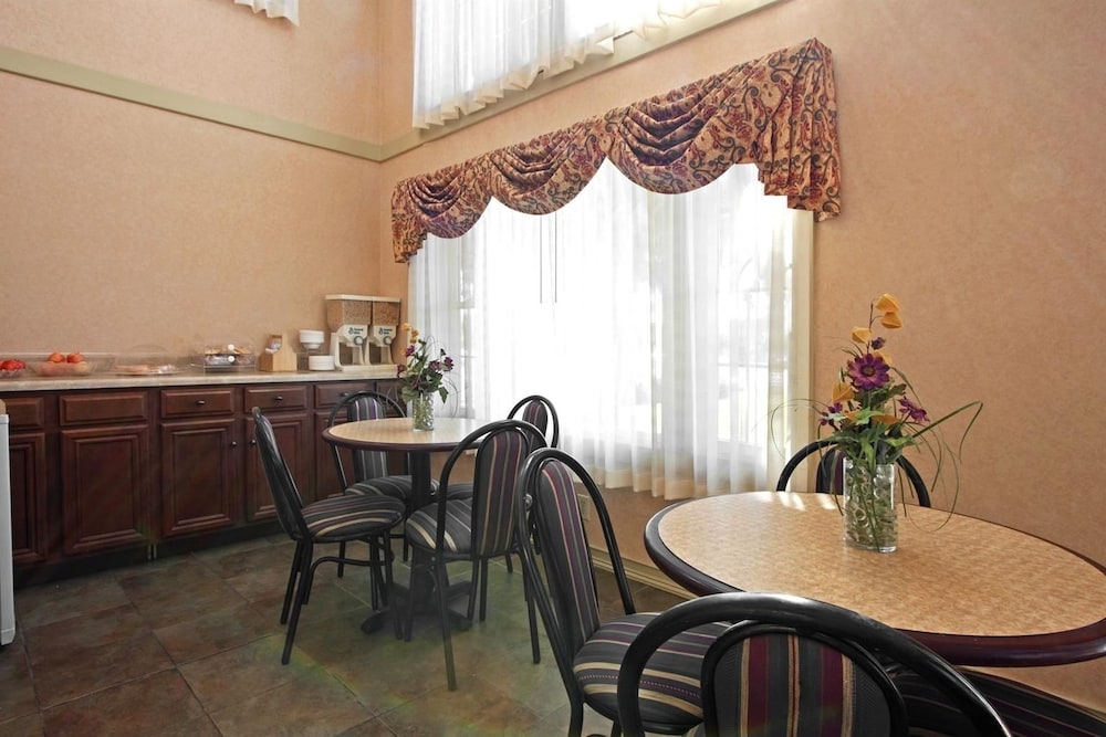 Americas Best Value Inn Anderson Sc 23/23