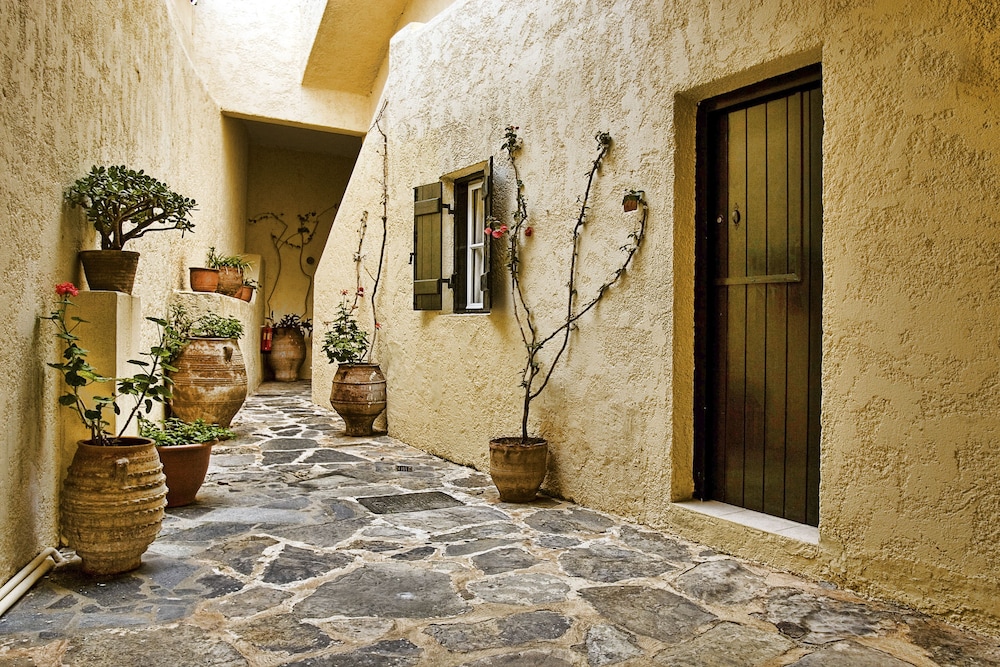 Sundance Apartments And Suites Time To Smile in HERSONISSOS