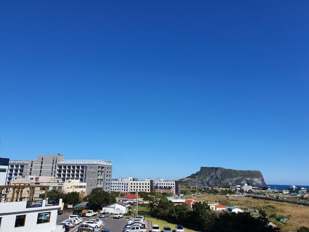 Golden Tulip Jeju Seongsan 60/68