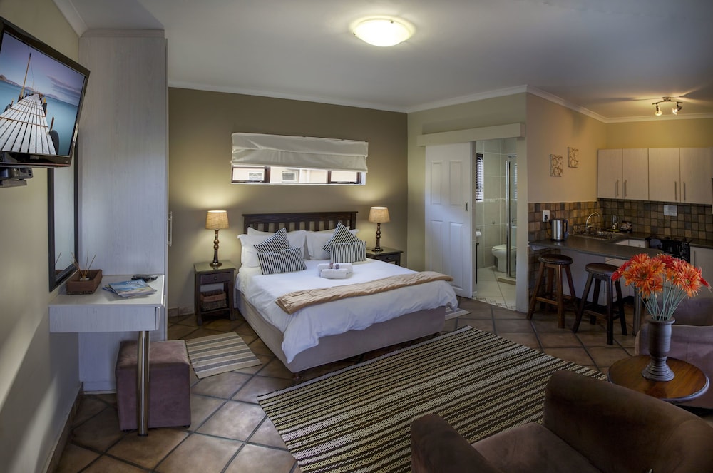 Lalapanzi Guest Lodge 7/24