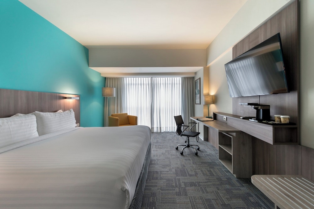 Standard, King Bed, City View