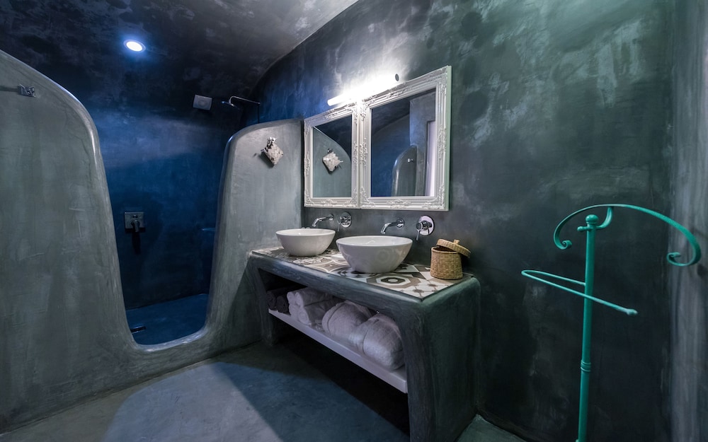 MODERNITY SUITES 31/65