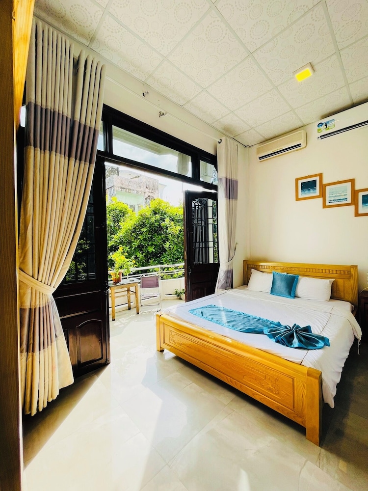 ROOM, DOUBLE BED, BALCONY
