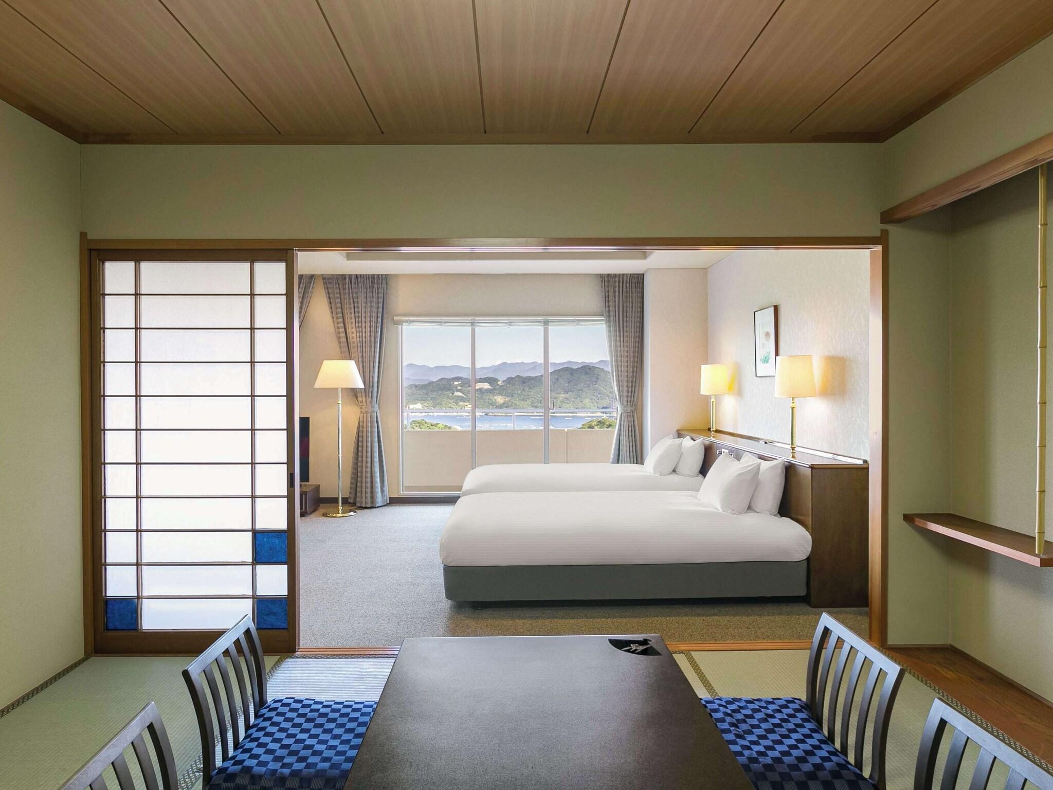 Classic, Twin Beds, Ocean or Sea View, Corner