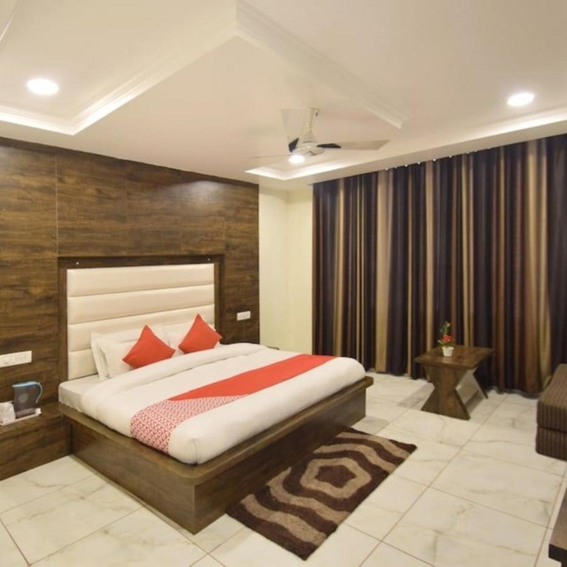Oyo 4608 Hotel Galaxy 12/39