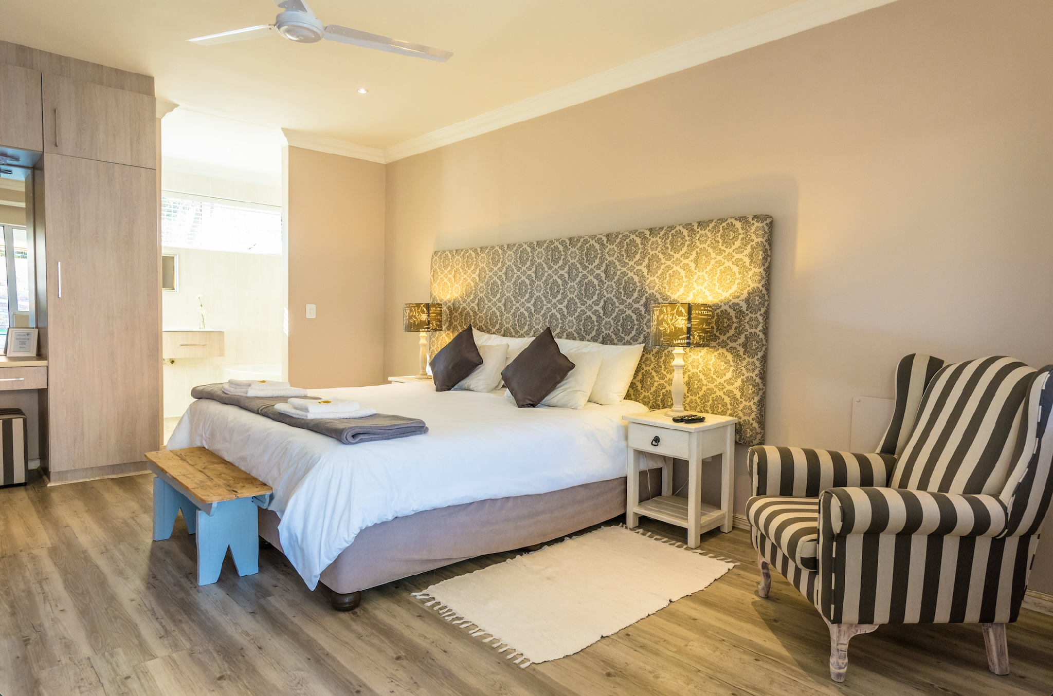 Retreat on Main Bed and Breakfast 4/7