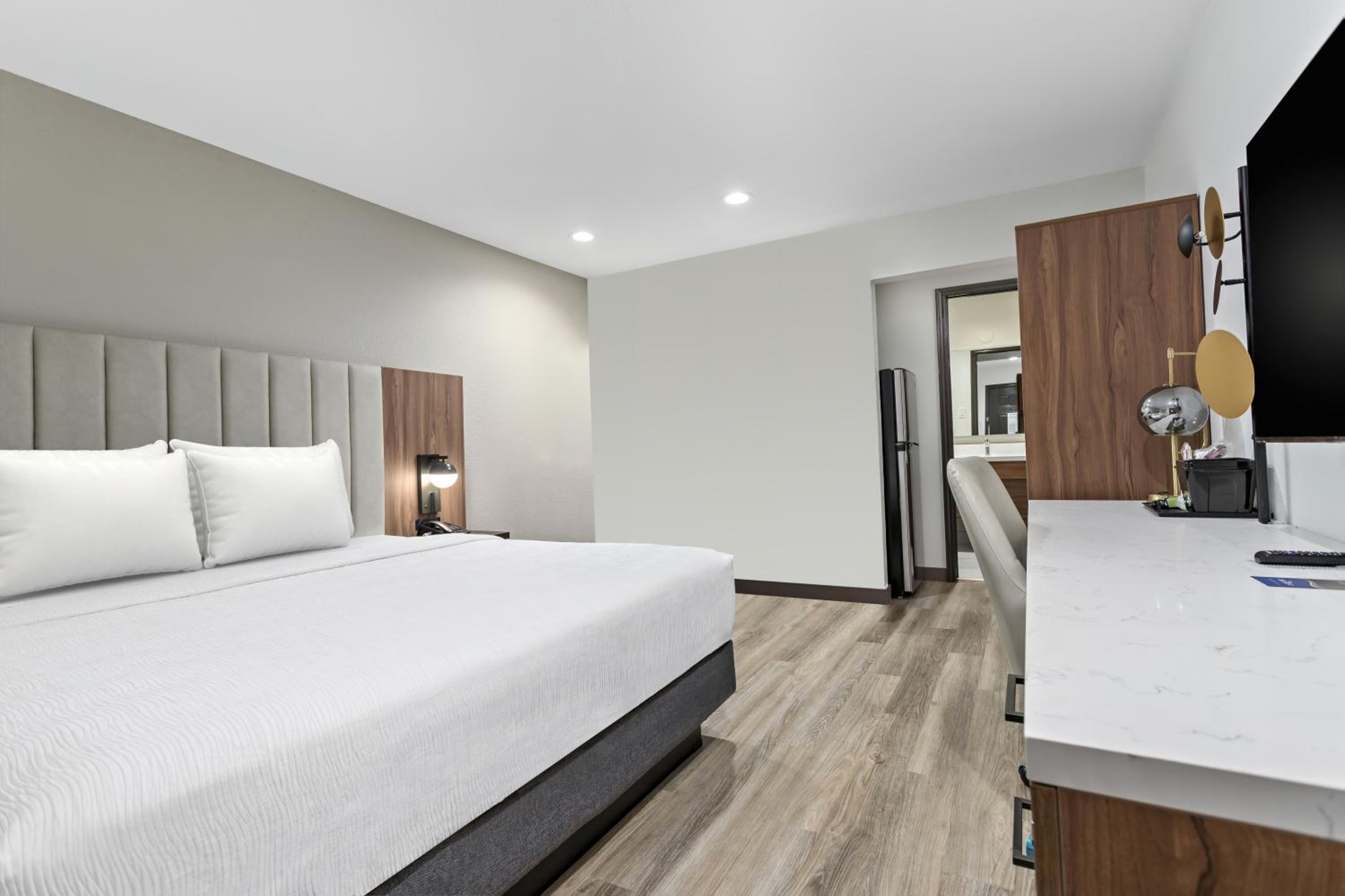 غرفة بريميوم بسرير كينج لذوي الإعاقة، Baymont by Wyndham Beaumont 8/10