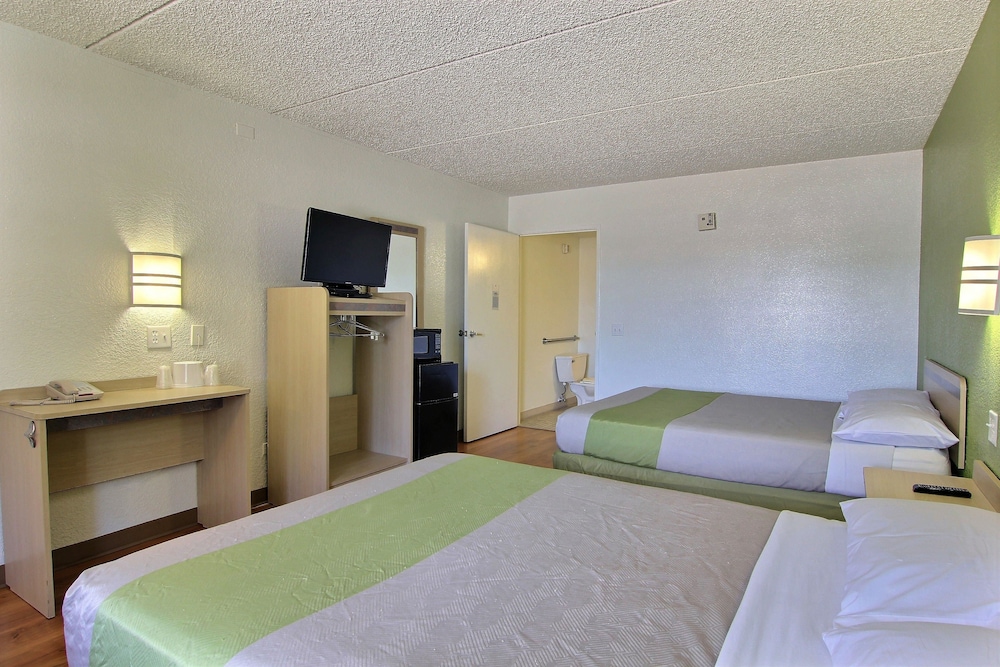 Motel6 Austin, TX - Central Downtown UT 16/53