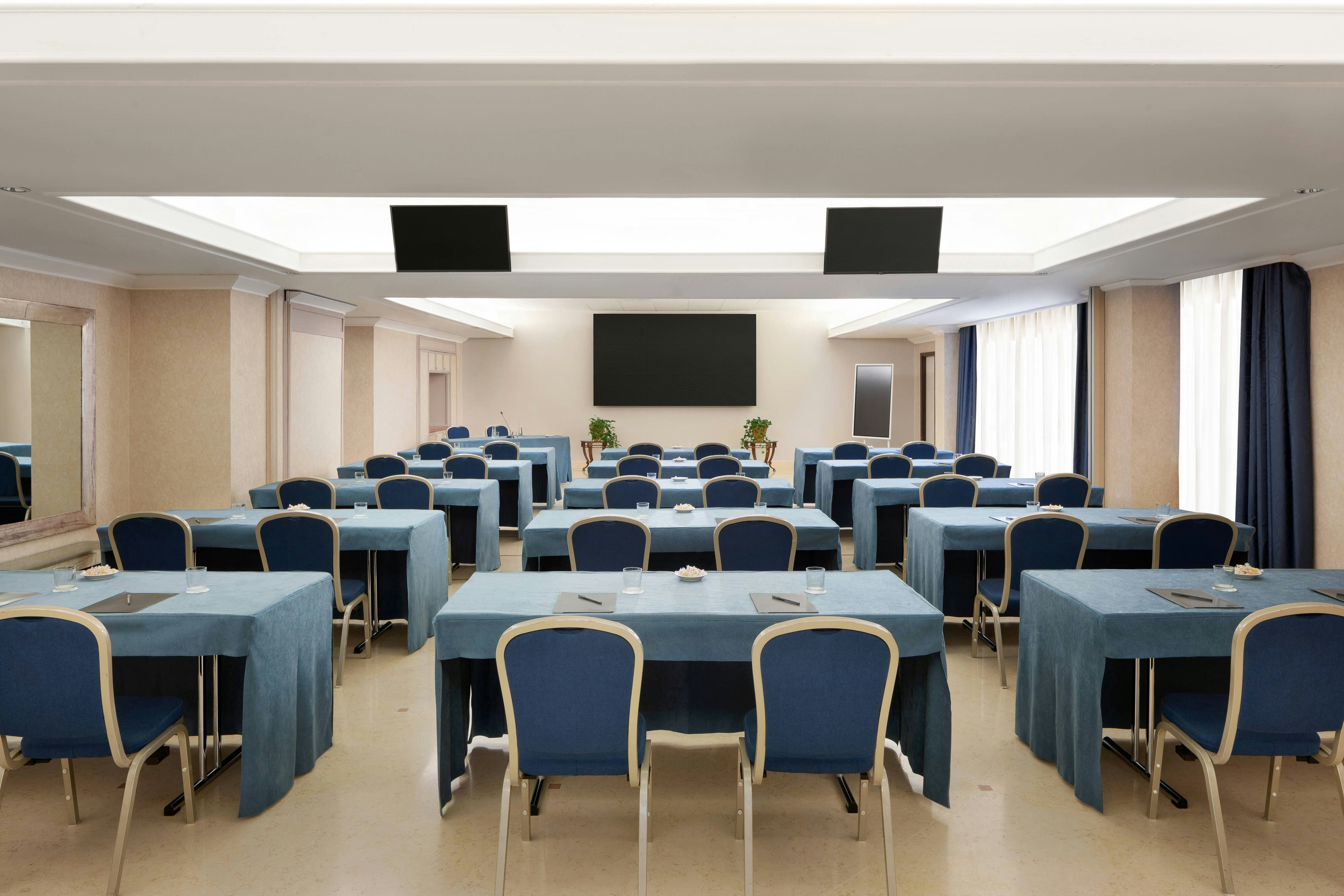 Courtyard By Marriott Rome Central Park 51/72