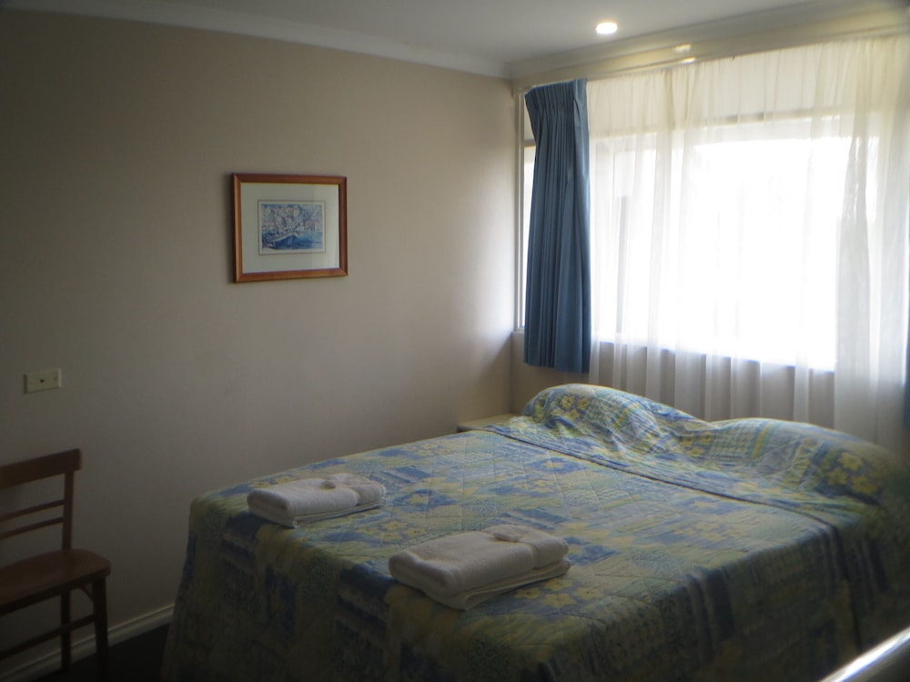 Coachman Hotel Motel 7/47
