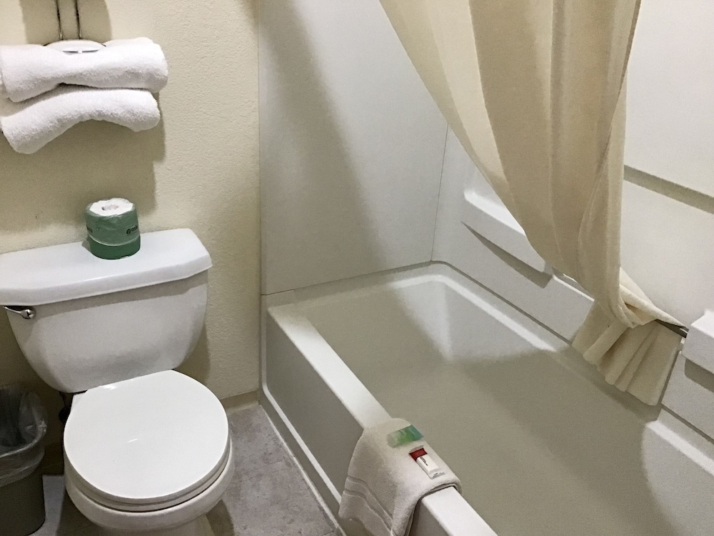 Super 8 By Wyndham Spokane/West 23/23