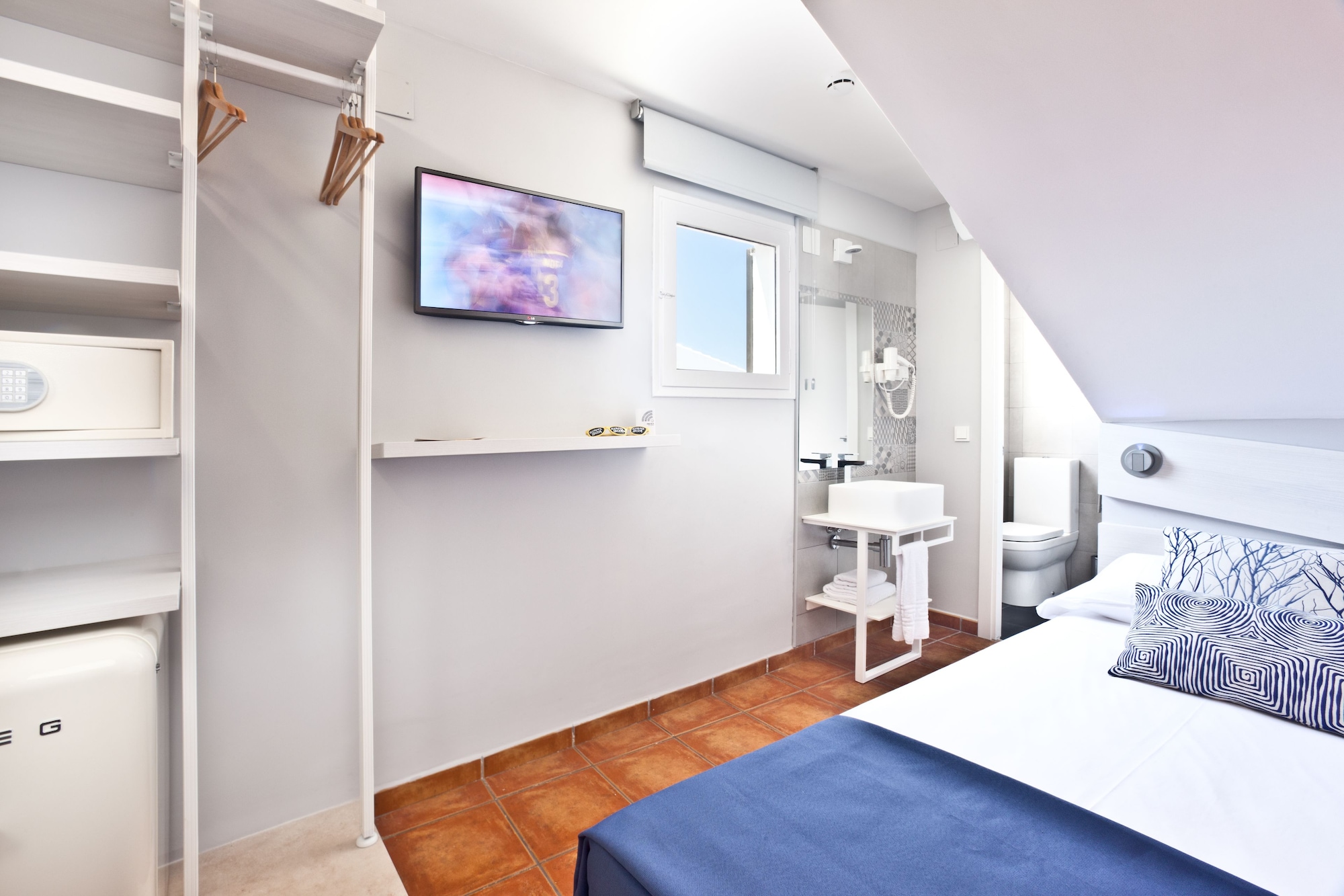 PREMIUM, SINGLE, SINGLE BED