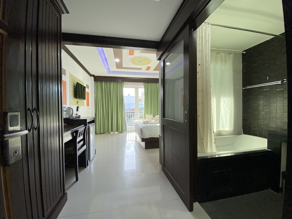 77 Patong Hotel & Spa 47/50