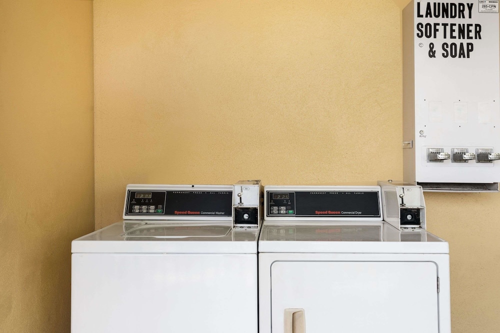 Super 8 by Wyndham Ormond Beach 23/31