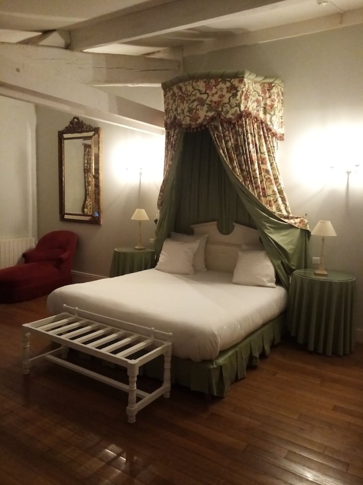 Room at CHATEAU DE CAVANAC, Cavanac