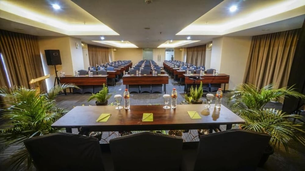 Whiz Hotel Pemuda Semarang 34/44