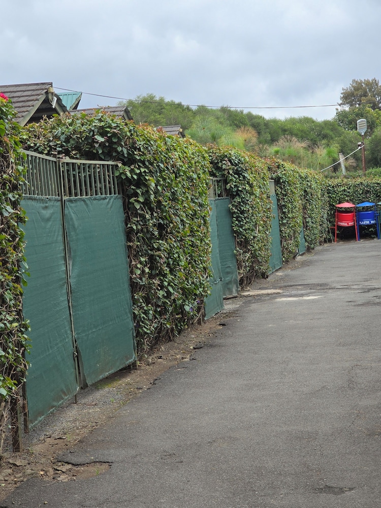 Stedmak Gardens And Recreation Centre 31/35