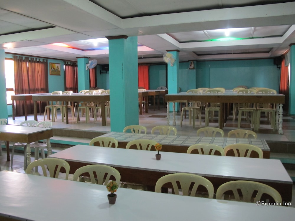 White Beach Hotel Bar And Restaurant 84/90