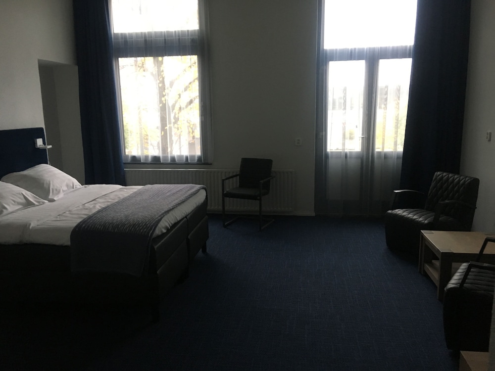 Hotel Wilhelmina 10/37