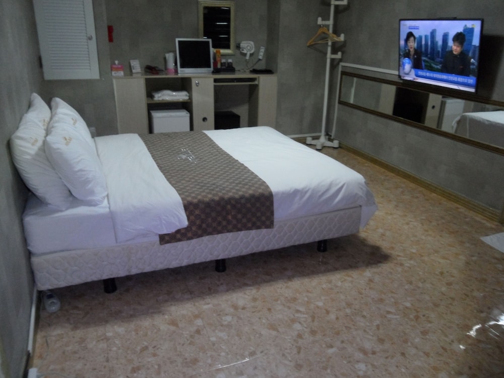 Blue Hotel 18/53
