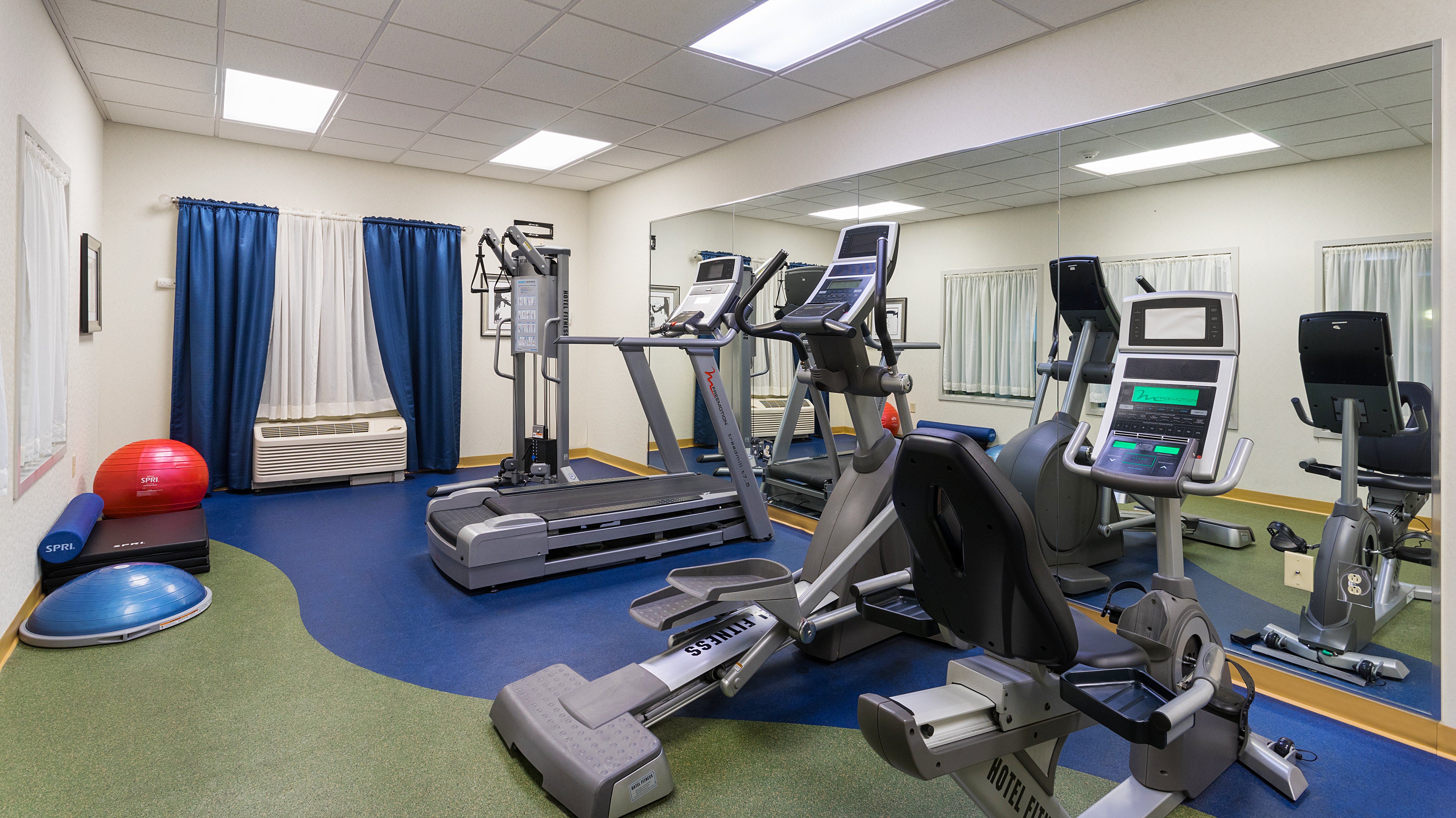 Holiday Inn Express Hotel & Suites Stroudsburg-Poconos 32/56