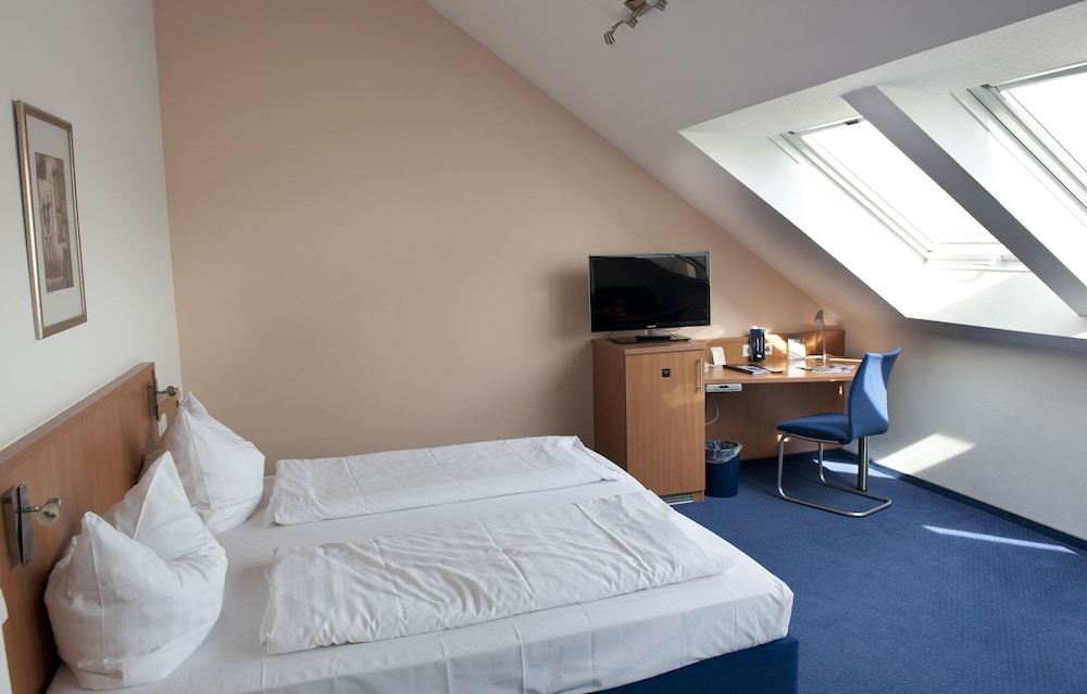 Hotel & Restaurant Goldener Pflug 32/77