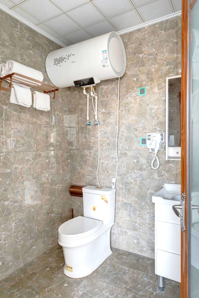 Gubei Water Town Revolution Hotel 46/50