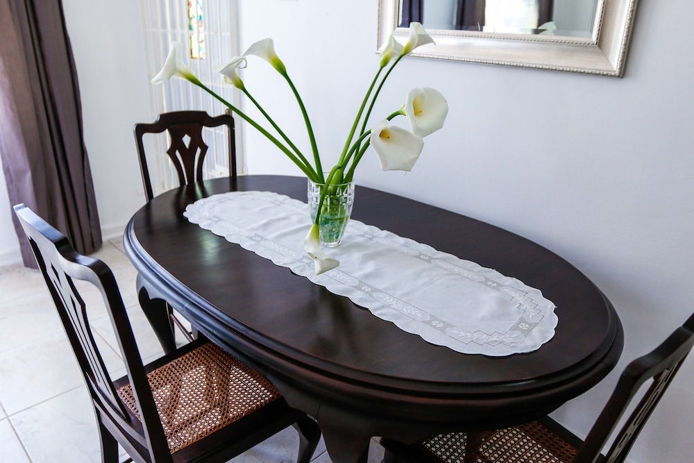 Cattleyas New Kingston Guest Apartment 8/17