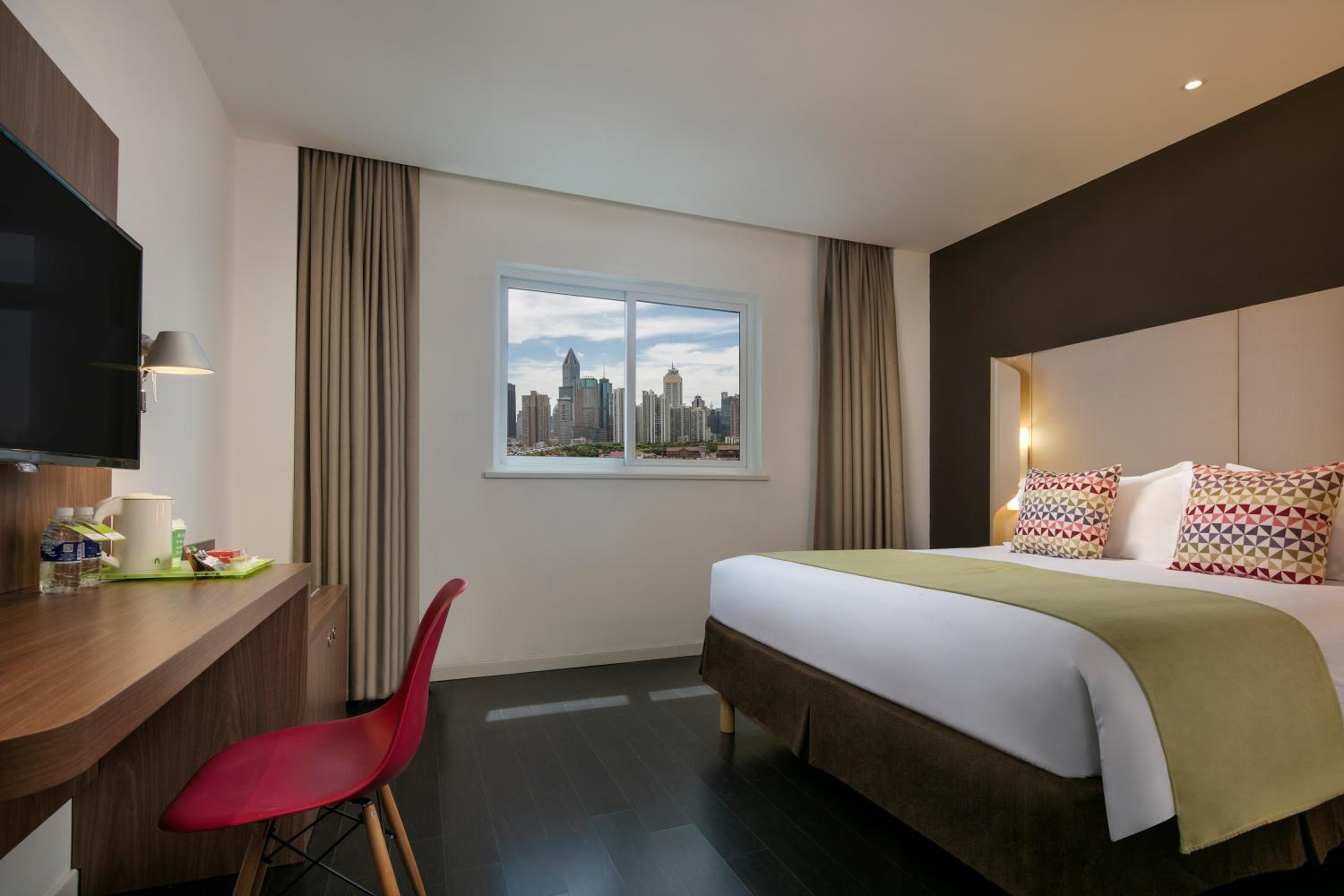ROOM, DOUBLE BED