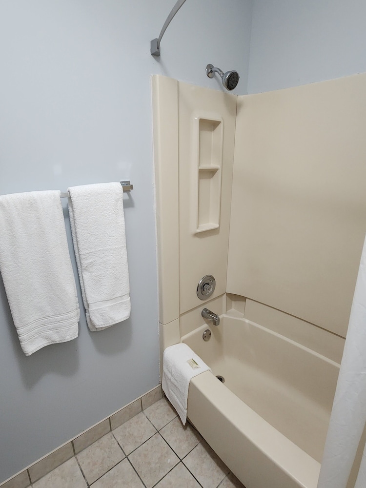 WestSpring Inn - Westlake Cleveland 36/36