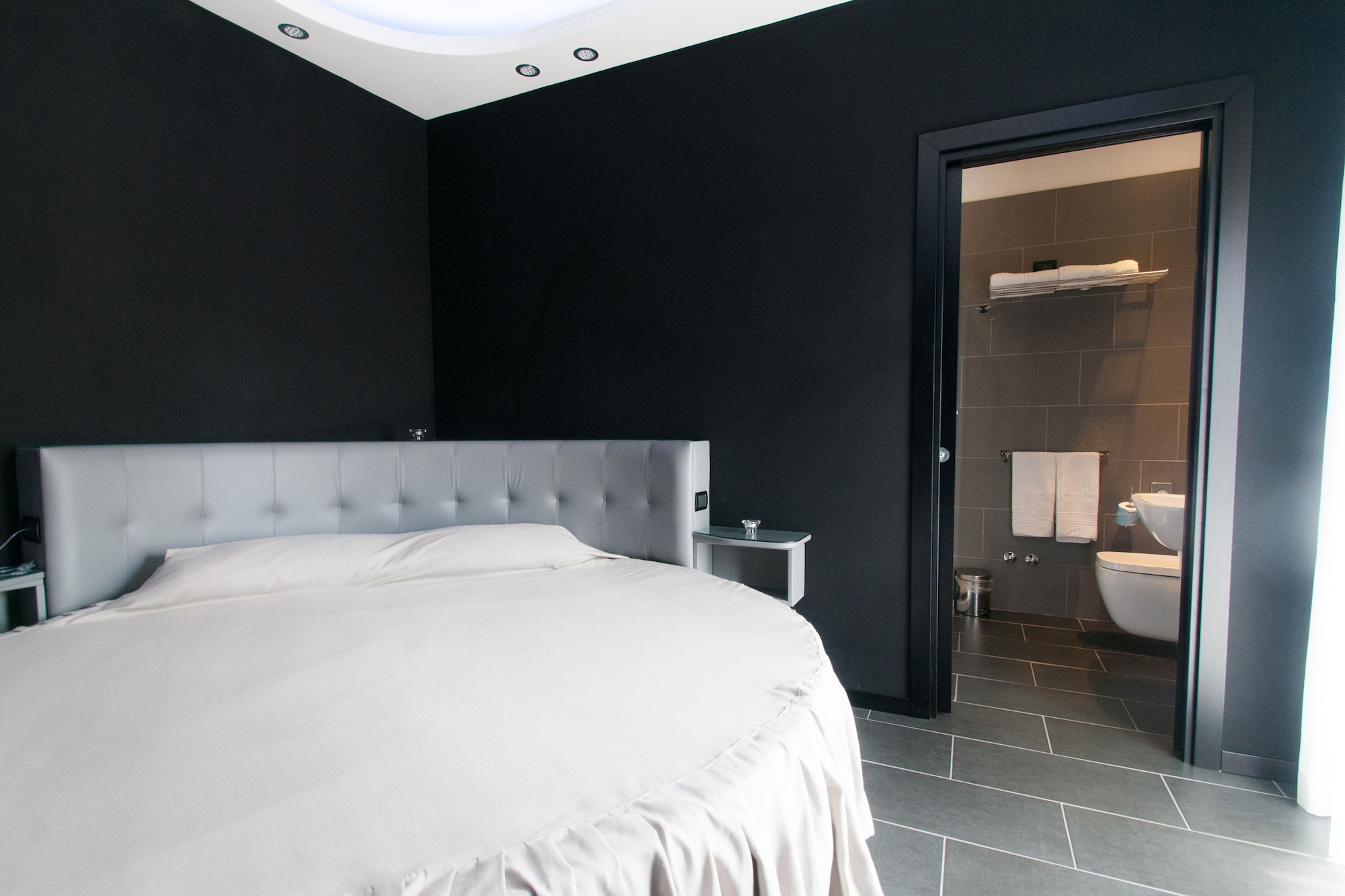 DELUXE, SINGLE, DOUBLE BED