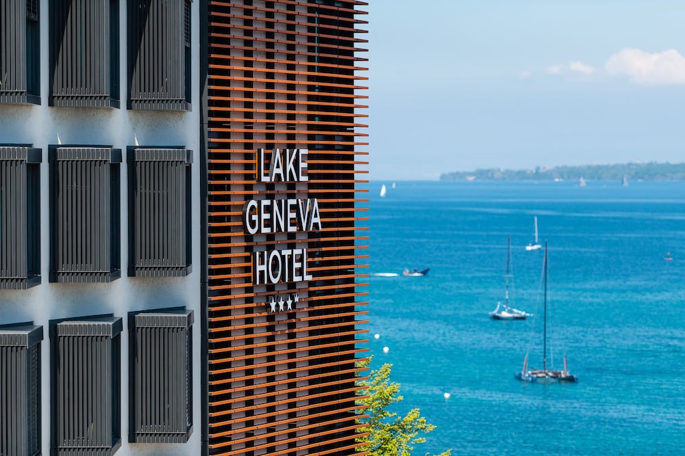 Lake Geneva Hotel 34/37