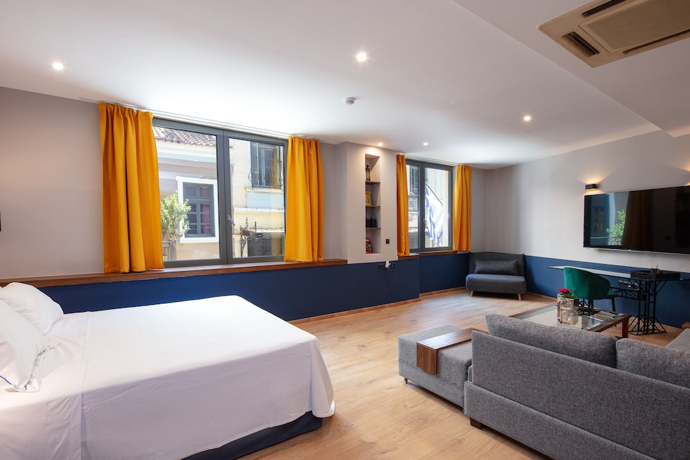 SUPERIOR, SUITE, CITY VIEW