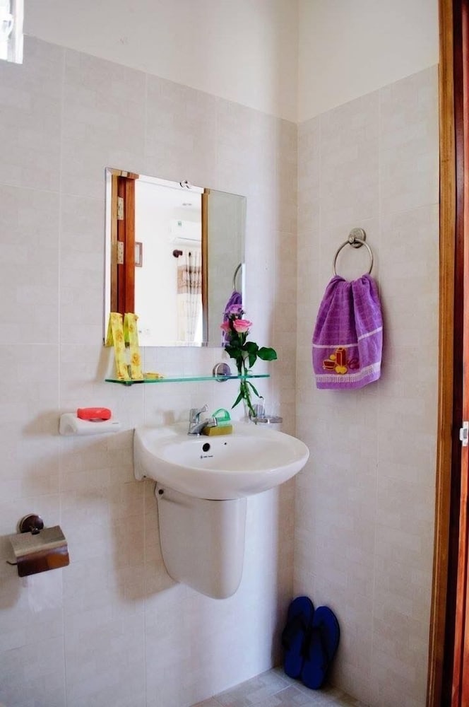 Viet's Hotel 54/54