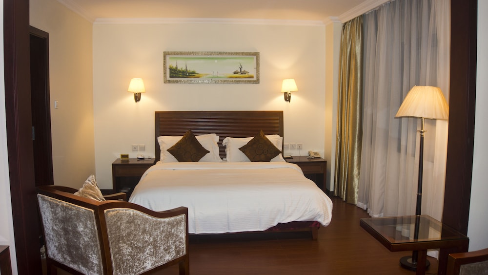 EXECUTIVE, SUITE