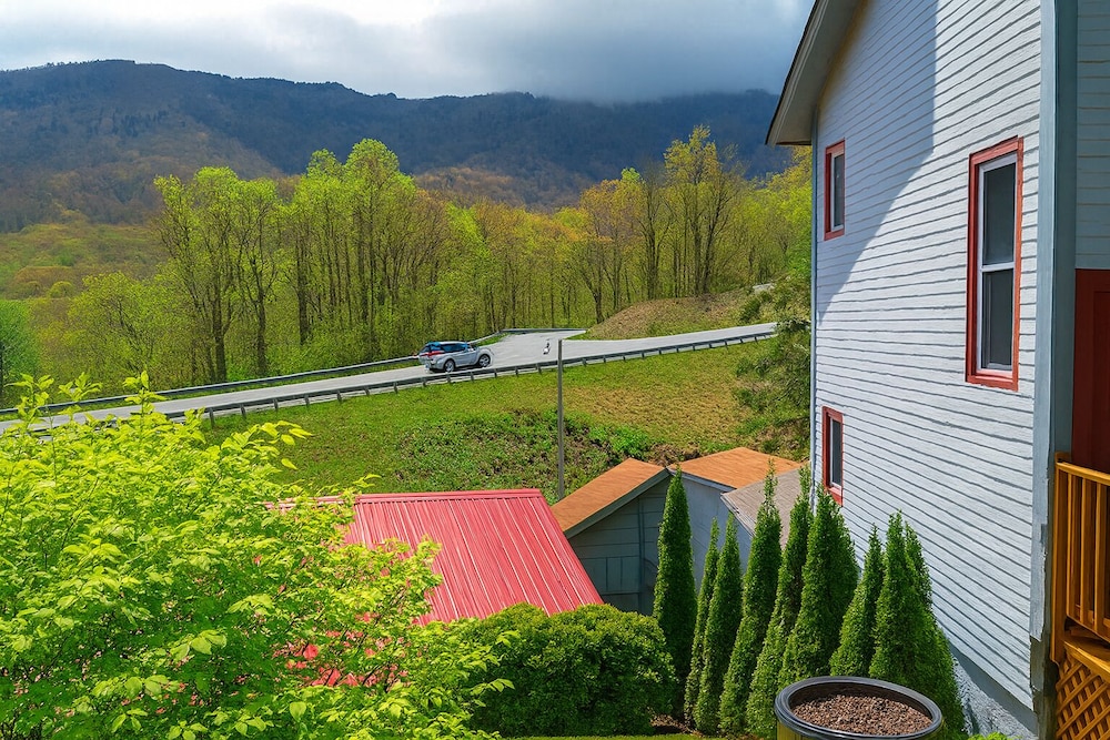 Smoketree Lodge, a VRI resort 68/70