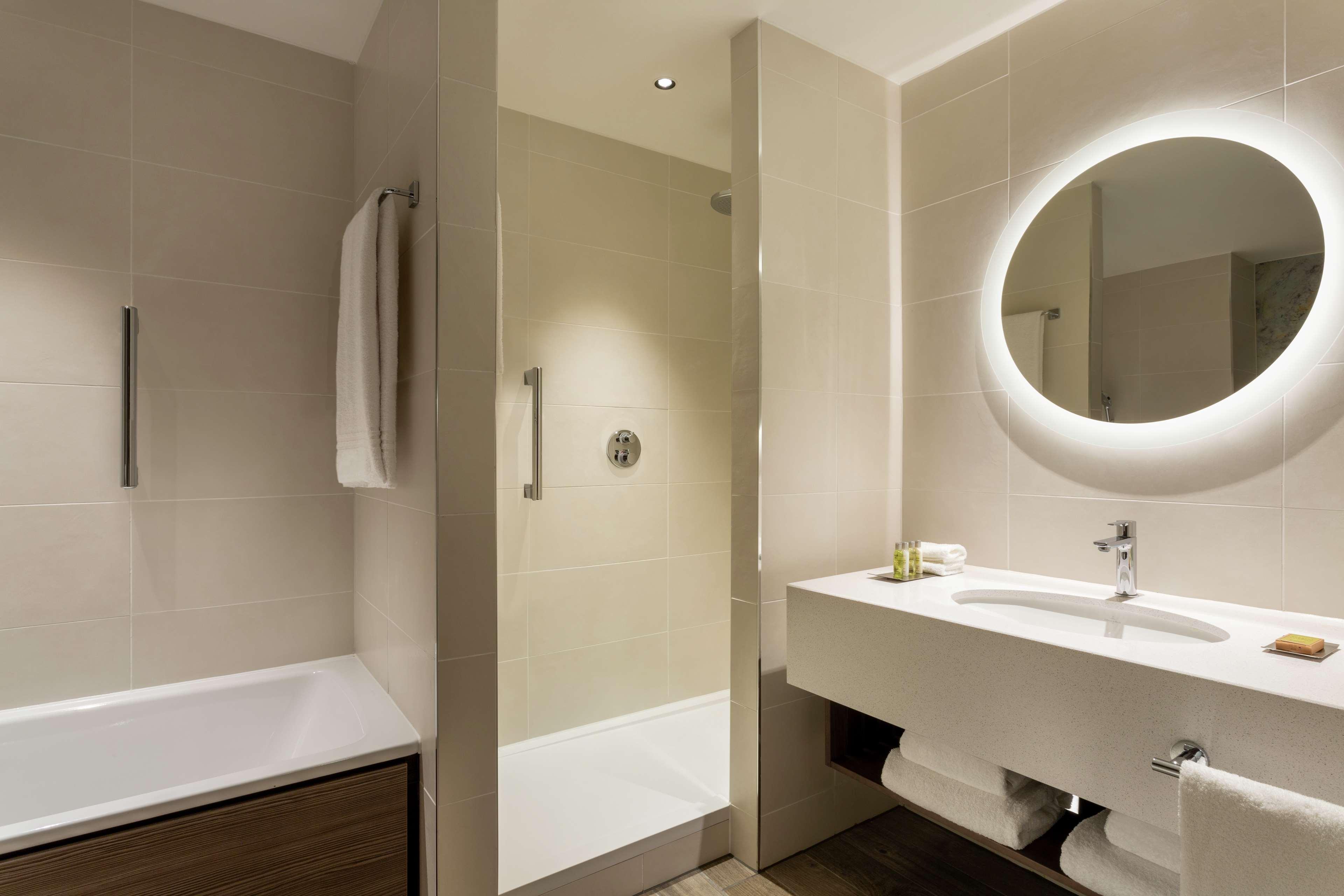 1 BEDROOM, SUITE, KING BED, LOUNGE ACCESS