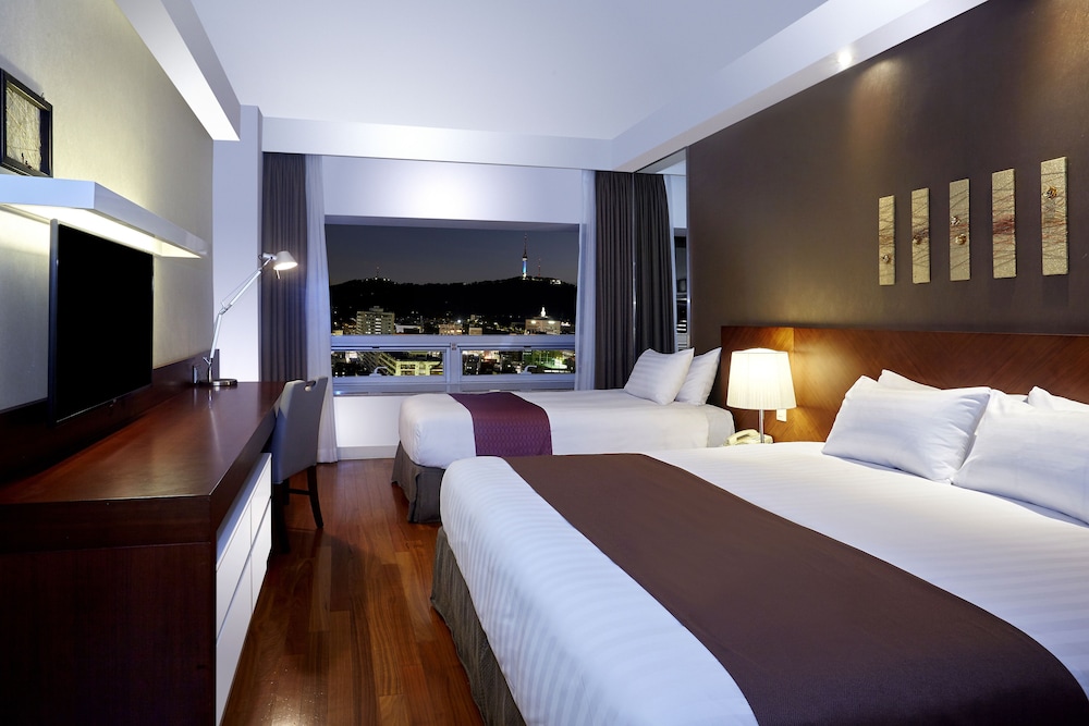 FAMILY, TWIN BEDS