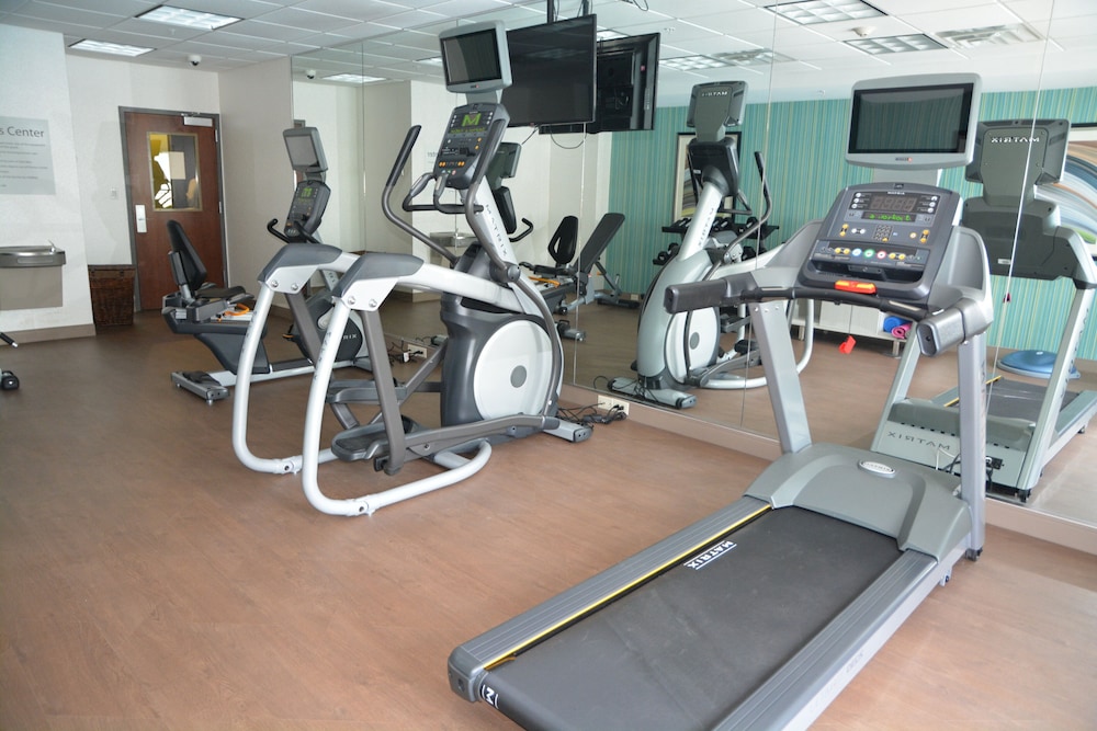 Holiday Inn Express Suites Caryville 36/57