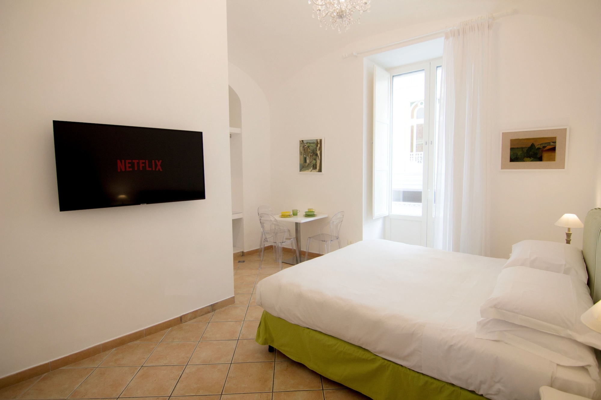 DELUXE, DOUBLE BED