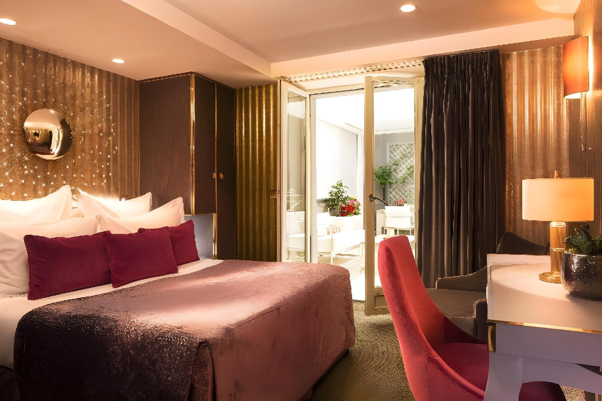 Unique, Double Bed