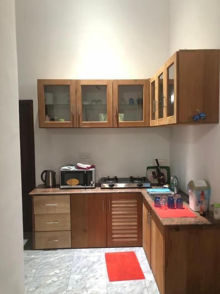 Villa White 6/50