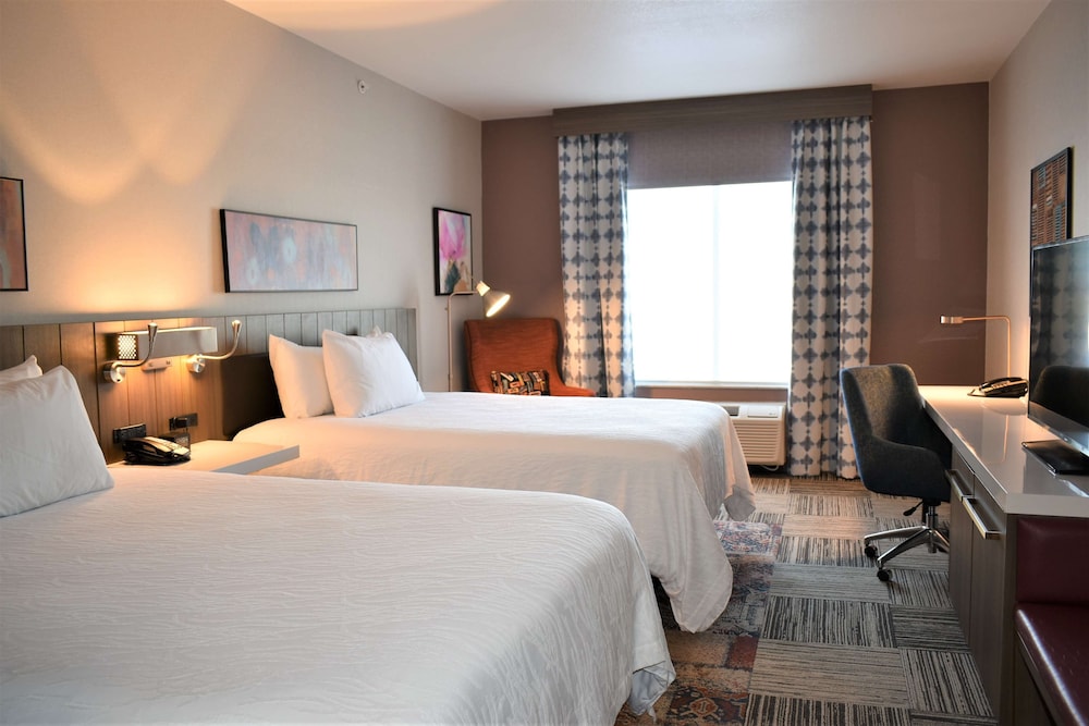 Hilton Garden Inn Oconomowoc 16/74