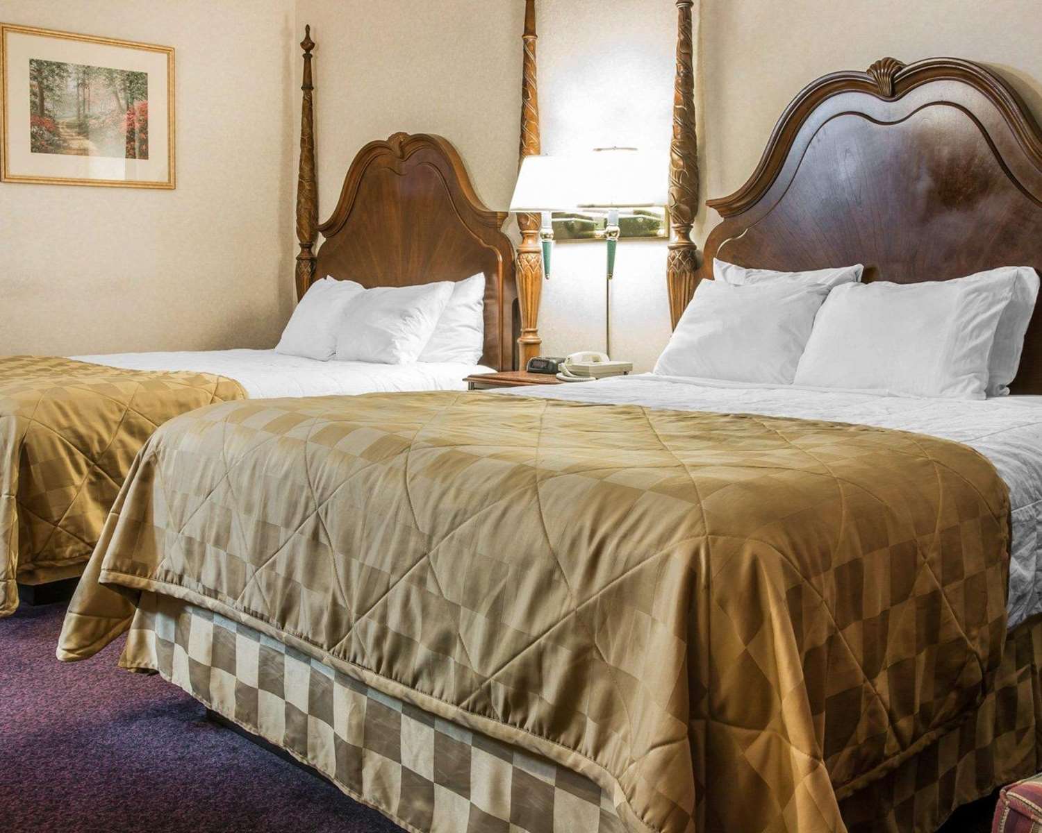 Leisure, Suite, 1 King and 2 Queen Beds، Clarion Hotel Mackinaw City Beachfront 2/3